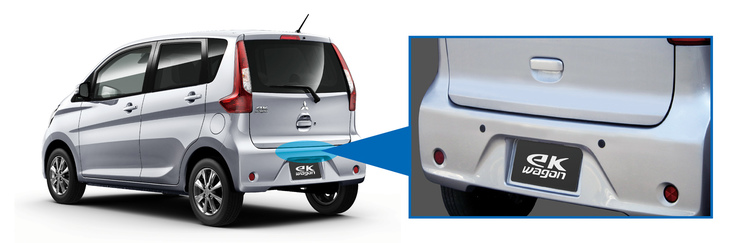 リアバンパーに取り付けられる超音波センサー。