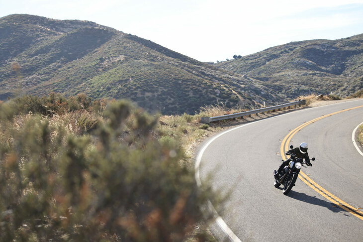 ロイヤルエンフィールドのゴビンダラジャンCEOいわく、「都会のストリートでも埃（ほこり）っぽいトレイルでも、ライダーの自信とコントロール性を発揮できるようにつくられている」という「ベア650」。ぜひ日本にも導入してほしい一台だ。