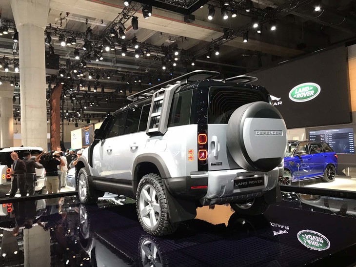 ランドローバー・ディフェンダー110