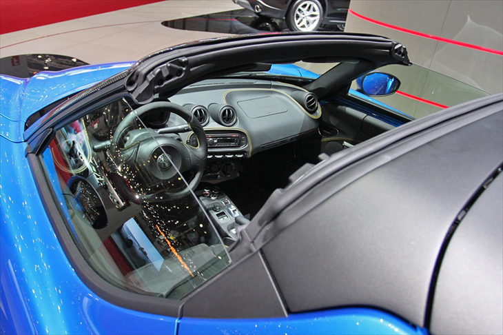 アルファ・ロメオ4Cスパイダー イタリア（エクステリア）