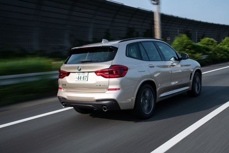 電動パワートレイン車ならではの環境性能の高さに加え、システム出力292PSというパワフルさも「X3 xDrive30e」の魅力だ。