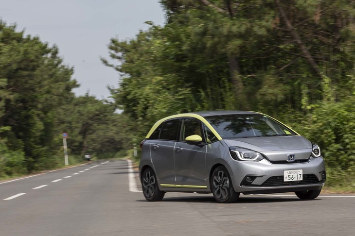 ハイブリッドシステム「e：HEV」は、ほとんどの走行領域でモータードライブとなるのが特徴。エンジンの動力は高速巡行時などかぎられた状況で伝達される。