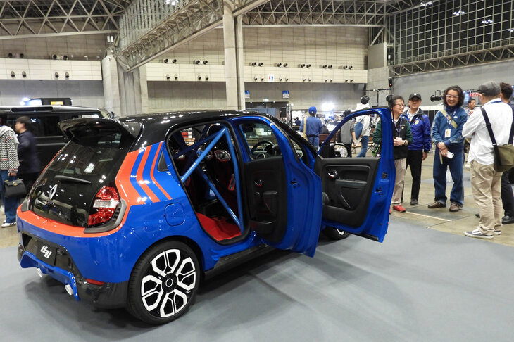 畑野自動車の出展ブースの様子。