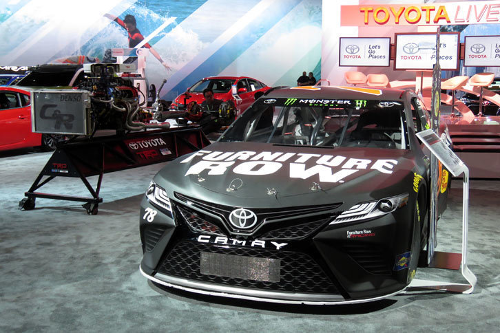 「トヨタ・カムリ」のNASCAR競技車両。