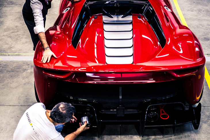 「フェラーリP80/C」の開発シーン。