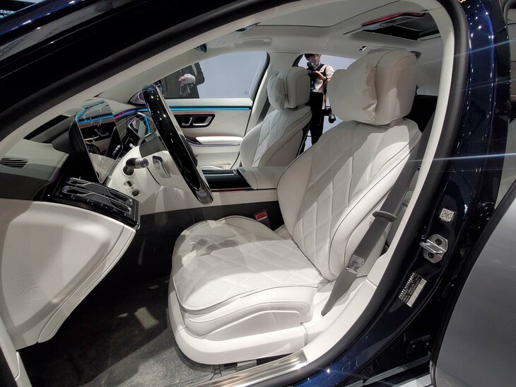 メルセデス・マイバッハS680 4MATICエディション100（フロントシート）