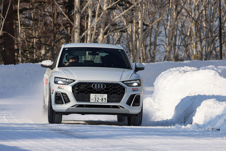 235/55R19サイズの「ブリザックWZ-1」が装着された「アウディQ5」。圧雪路面でのグリップ感は申し分のないものであった。