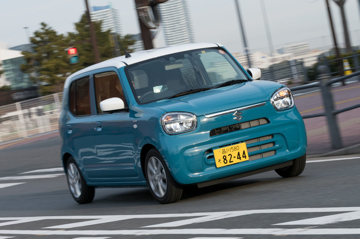 先代よりはやや重くなったものの、車重は680～760kgと依然として軽量。軽快な走りと、良好な燃費性能に寄与している。