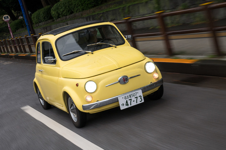 エクステリアはほぼオリジナルの2代目「500」のまま。マフラーがないことで“それ”とわかる程度だ。