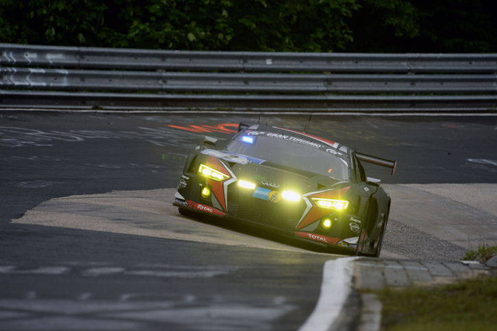 2015年の優勝モデル「R8 LMS」を投入したアウディ勢にも、ハプニングが続出。昨年のウイナー、チームWRTの1号車が早朝のクラッシュで47位に終わったほか、過去2度の優勝経験を持つフェニックスレーシングの5号車および6号車もクラッシュを喫しリタイアとなっている。アウディ勢の最上位につけたのはWRTの2号車。性能調整のため苦戦し、結局8位でレースを終えた。