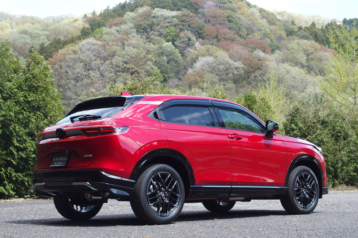 ホンダ・ヴェゼルe：HEV Z Sport Style（用品装着車／リアビュー）