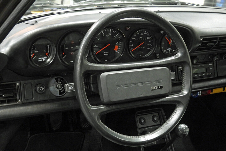 ポルシェ911カレラ3.2ターボルック（1987年／WINS AUTO）