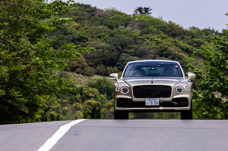 ベントレー・フライングスパーV8