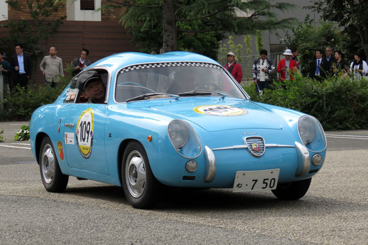 1958年式「フィアット・アバルト750 GTザガート」。アバルトとザガートという、イタリアの2大巨頭のコラボによって誕生したスポーツカーだ。