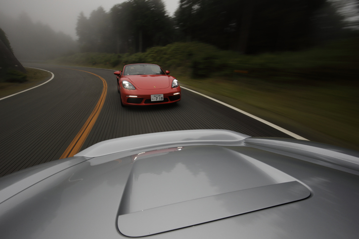 上陸したばかりの「ポルシェ718ボクスター」は標準モデルと上級モデルの「S」をそろえ、JARIでの計測も行った。参考のため、先代ボクスターもゲストで登場する。（photo：北畠主税）