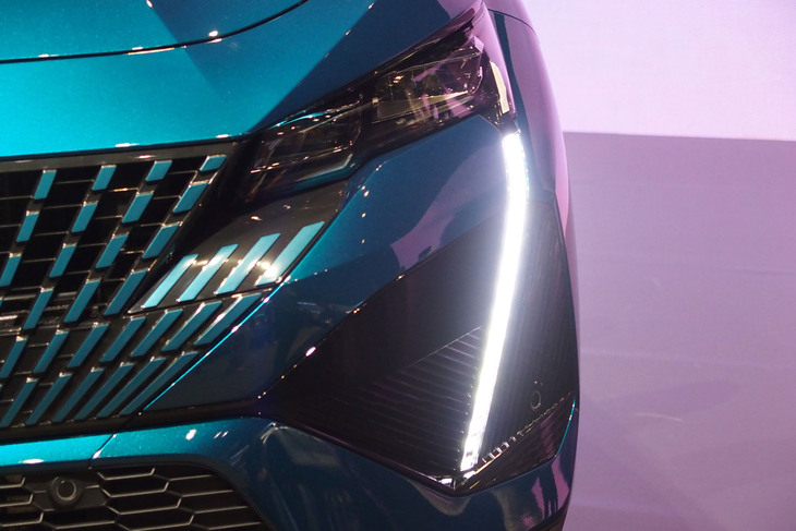 プジョー408 GTハイブリッド（ヘッドランプ）