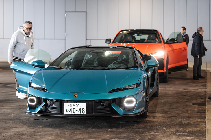 おっと！ 左ハンドルだ。