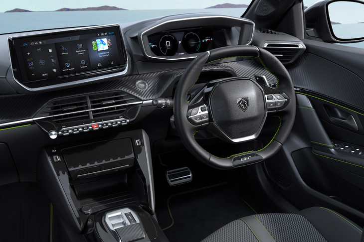 「プジョー208 GTハイブリッド」のインストゥルメントパネル。