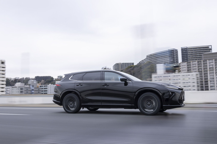 今回は試す機会はなかったが、従来品より大きく向上したウエットグリップ性能も「REGNO GR-XIII」の魅力。ぬれた路面での制動距離は13％も短縮しているという。（※詳しくはブリヂストンのウェブサイトをご覧ください）