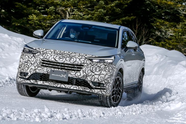 日常使いでも違いが感じられることを重視して開発される「ヴェゼルe：HEVモデューロXコンセプト」。専用設計の空力デバイスや足まわりの効能は、雪上試乗でも実感が得られるものだった。