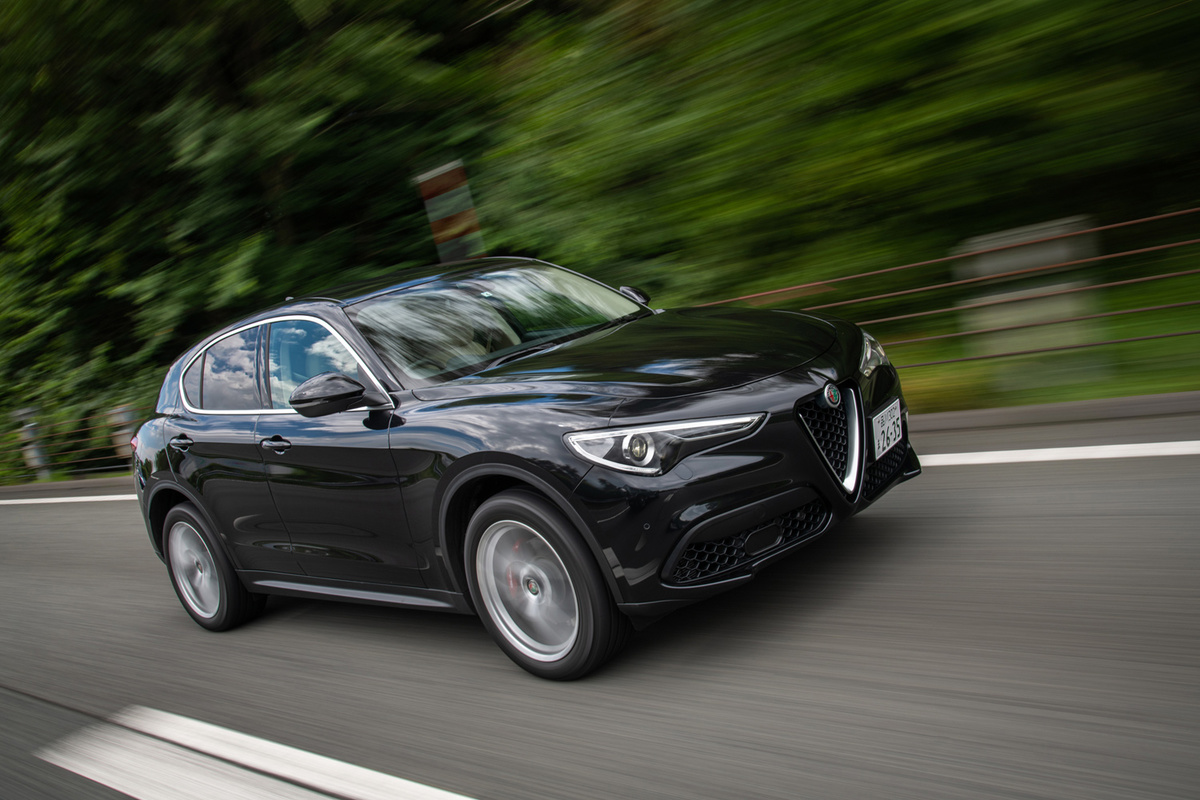 アルファ・ロメオ・ステルヴィオ ファーストエディション（4WD/8AT