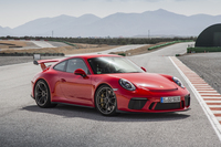 自然吸気の4リッターフラット6が引き出す「ポルシェ911 GT3」の最高出力は500ps。組み合わされる6段MTを駆使しながら、スペイン南部のサーキットを走った。（photo：ポルシェ）