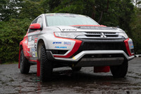 会場には、増岡氏が2015年のバハ・ポルタグレでステアリングを握った「アウトランダーPHEV TE仕様」も展示されていた。