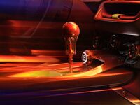 V12エンジンと6段MTで操る喜びを追求　アストンマーティンが限定車「ヴァラー」を発表の画像