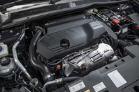 最高出力180psを発生する、1.6リッターガソリンターボエンジン。燃費はWLTCモードで14.1km/リッター。