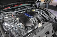 最新型「RC F」のV8エンジンは、最高出力479ps、最大トルク535Nmを発生（ともに米国仕様車の値）。従来型の国内仕様車との差異はわずかだが、アクセルレスポンスなどについても改良されている。