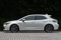 競合車種とのサイドビューの比較。まずは今回の主役である「トヨタ・カローラ スポーツ」。（写真＝向後一宏）