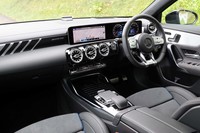 インテリアデザインはベースとなった「Aクラス」と基本的に同一。「エディション1」には360°カメラシステムやヘッドアップディスプレイ、アドバンスドサウンドシステム、「AMGアドバンスドパッケージ」「ナビゲーションパッケージ」などが標準装備されている。