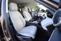 シートなどの表皮には、ウール（羊毛）や植物由来の繊維を用いたものも用意。環境負荷の少ないマテリアルの採用が進んでいる。