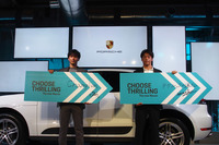 新しい「マカン」の発表会にトークセッションのゲストとして登場した、ポルシェドライビングアスリートの両名。右がカヌー競技の羽根田卓也選手、左がサッカーの南野拓実選手。