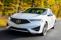 2018年9月に発表された、「アキュラILX」の2019年モデル。ヘッドランプの形状や“プレスライン重視”の面形状などに、「NSX」との共通点が見て取れる。