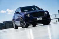 「ベントレー・ベンテイガ」ファミリーのなかで最もパワフルな「ベンテイガ スピード」。2019年3月のジュネーブモーターショーでデビューした。