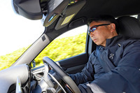 国産車・輸入車を問わず、さまざまなジャンルに深い造詣を持つモータージャーナリストの石井昌道氏。日欧の自動車事情やメーカーの電動化戦略にも精通しており、試乗記に加えて自動車技術に関するコラムも執筆している。