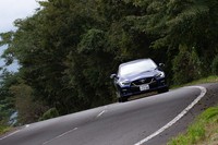 ガソリン車にこれまでオプションとして設定されていたステアリングバイワイヤ機構「ダイレクトアダプティブステアリング」は全車に標準装備となった。