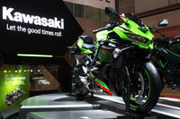 「カワサキ・ニンジャZX-25R」の発表に業界騒然　一世を風靡した250cc 4気筒の魅力とは？