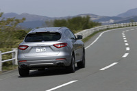 今回の試乗では450kmあまりを走行して、満タン法で8.6km/リッターの燃費を記録した。2290kgの車重や、山岳路を100km近く走った行程を考えると、上々の数字といえる。