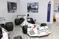 1973年「ブラバムBT42」。マレーにとって初めてのF1マシン。他に例のない断面が三角形のモノコックシャシーと、短めのホイールベースを持つ、コンパクトなマシンだった。