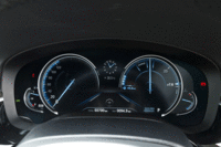 液晶表示のメーターパネル。走行モードに合わせて、計器のイメージやカラーが変化する。（写真をクリックすると表示バリエーションが見られます）