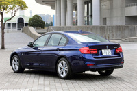 リアビュー。キーを身につけていれば、片足をリアバンパーの下部にかざすだけで、トランクリッドの開閉ができる。