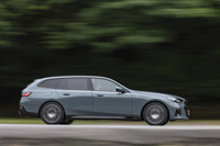 ボディーサイズは「セダン」と同寸の全長×全幅×全高＝5060×1900×1515mm。先代モデル比で110mmも長くなった。