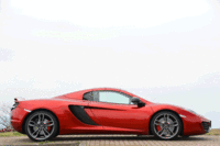 
    ルーフの開閉に要する時間は17秒。30km/h以下ならば、走行中でも操作できる。（写真をクリックすると、ルーフのオープン動作が見られます）
    