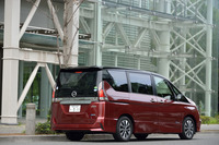 今回は、高速道路が8割を占める道のりで423.2kmを試乗。燃費は11km/リッター台の半ばを記録した。