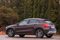 2013年8月にその概要が発表された「GLAクラス」。翌9月のフランクフルトモーターショーで正式デビューを果たしている。
    