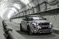 「ランドローバー・レンジローバー イヴォーク コンバーチブル」（写真はプロトタイプ）
    