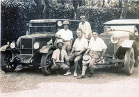 三井家1928年「モーリス・オックスフォード・フォア・サルーン」（写真左）＆1934年「イスパノ・スイザH6C」（写真右）