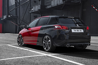 270ps仕様の「308GTi 270 by PEUGEOT SPORT」に限り、赤×黒のボディーカラー「クープ・フランシュ」が選べる。